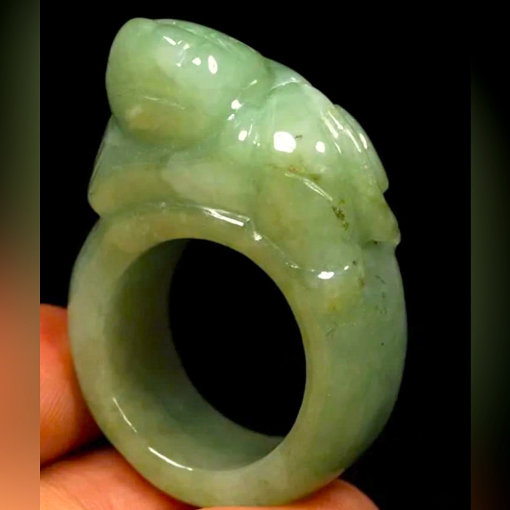 VINTAGE Large Jade Green Ring HandCarved Pixiu Size 11.5 Prosperity Good Luck